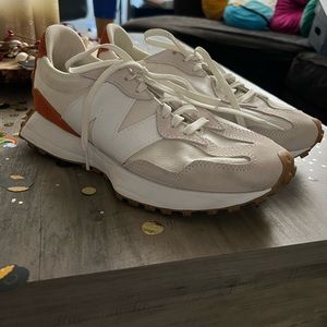 Women’s Size 10 New Balance 327